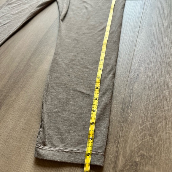 Athleta Ultra High Rise Heathered Beige Leggings Size Large - Like New! - Picture 4 of 5